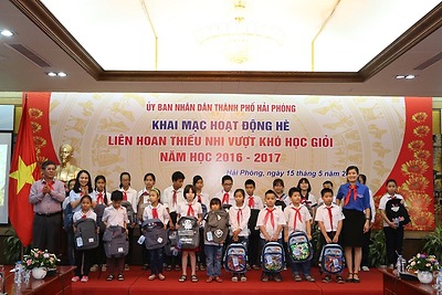 Khai mạc Hoạt động Hè và Liên hoan thiếu nhi tiêu biểu, thiếu nhi nghèo vượt khó năm học 2016 – 2017